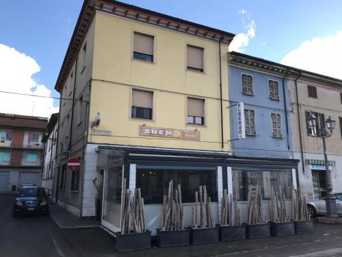 Cortemaggiore Hotel | Pet-Friendly Escape at Hotel Centrale with On-Site Dining