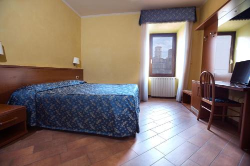 Monterotondo Hotel | Welcoming Stay at Albergo Dei Leoni with Breakfast Included