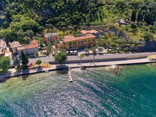 Torri del Benaco Hotel | Oceanfront Escape at Albergo Del Garda: Rated 9/10!