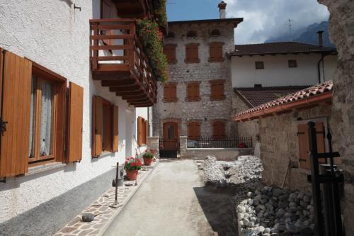 Claut Apartment | Cozy Stay at Albergo Diffuso Valcellina in Cimolais