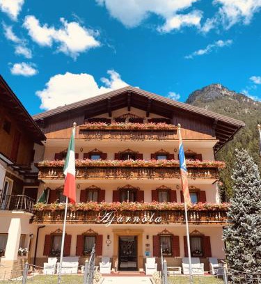 Auronzo di Cadore Hotel | Top-Rated Albergo Garnì Ajarnola with Family-Friendly Amenities