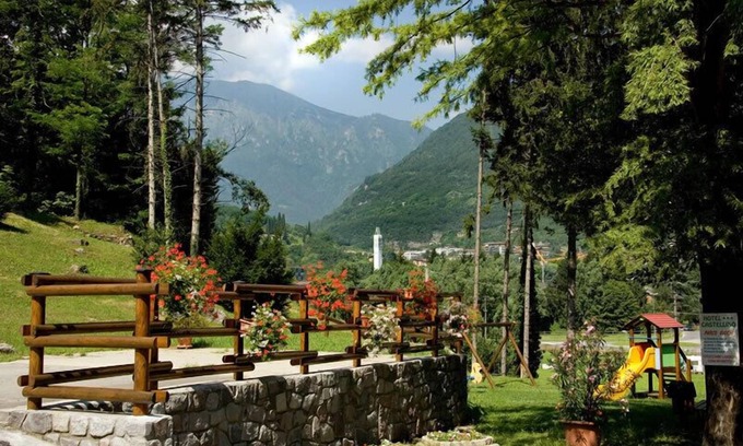 Darfo Boario Terme Hotel | Discover Albergo Il Castellino: Family-friendly Stay Awaits