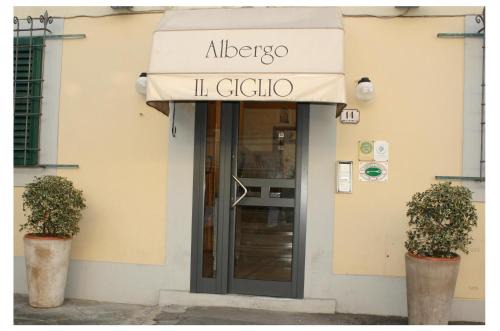 Prato Hotel | Discover Albergo Il Giglio: Pet-Friendly Retreat with Breakfast