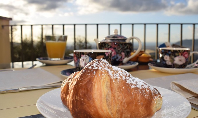 Fosdinovo Hotel | Discover Albergo la Castellana: Family-Friendly Retreat