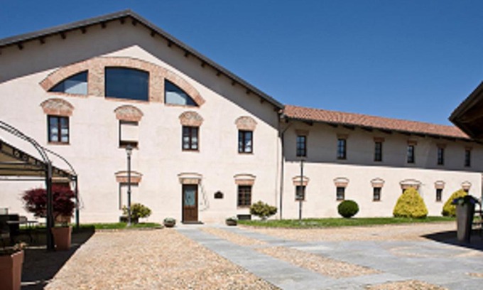 Pollenzo Hotel | Pet-Friendly Retreat at Albergo La Corte Albertina