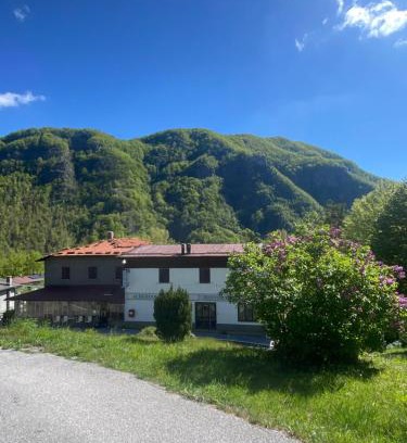 Pian di Novello Hotel | Cozy La Villa: Pet Friendly with Restaurant & Breakfast