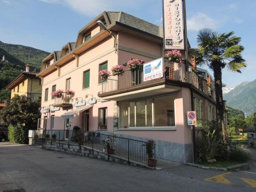 Gera Lario Hotel | Albergo Lario: Pet-Friendly Hotel with Great Amenities