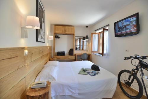 Casali di Serravalle House | Welcoming Albergo Les Dependances: Pet-Friendly Retreat