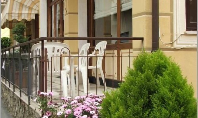 Moneglia Hotel | Discover Albergo NENA: Family-Friendly with Dining Options