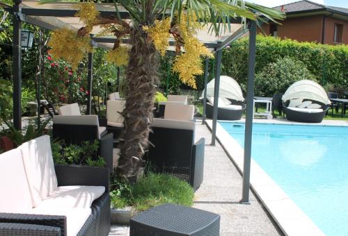 Maccagno Hotel | Albergo Paradiso: Oceanfront Retreat with Hot Tub & Pool