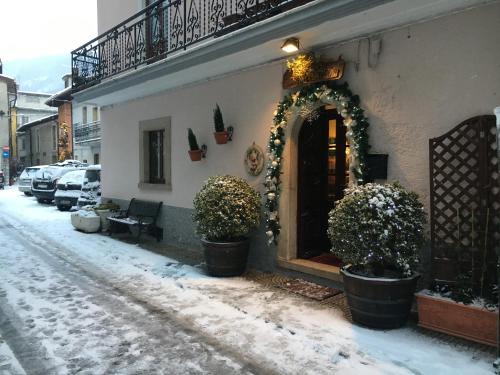 Pescasseroli Hotel | Guest Favorite: Albergo Pensione Paola with Pet-Friendly Perks