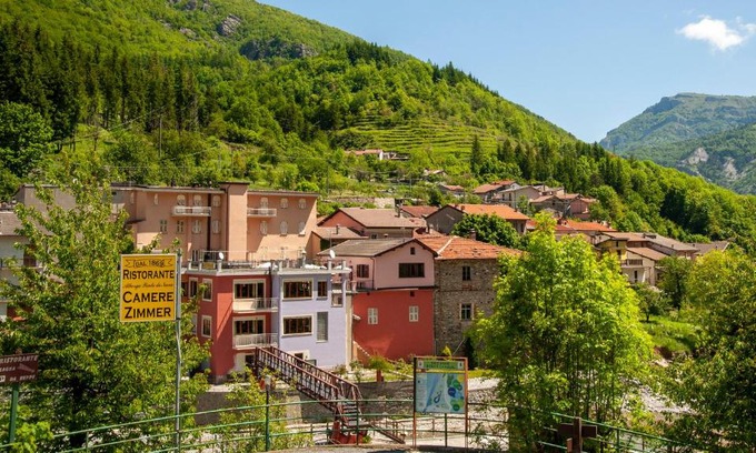 Ponte di Nava Hotel | Discover Albergo Ponte di Nava: Pet-Friendly & Accessible Stay