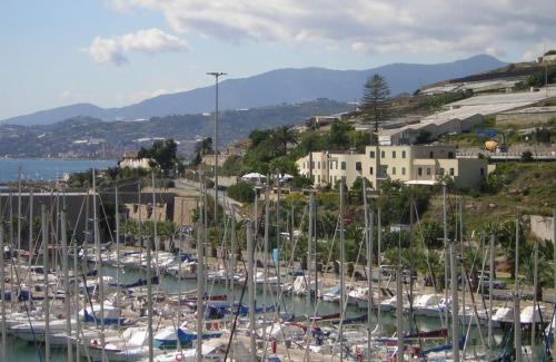 Santo Stefano al Mare Hotel | Discover Albergo Ristorante Lucciola: Pet-Friendly Retreat