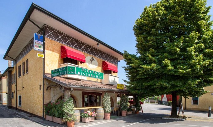 Terrossa Hotel | Pet-Friendly Stay at Albergo Ristorante Da Felice
