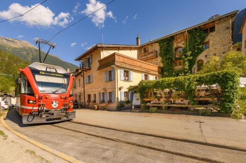 Miralago Hotel | Discover Albergo Ristorante Miralago: Oceanfront Retreat