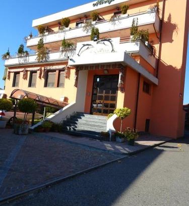 Veveri Hotel | Discover Albergo Ristorante Il Delfino with Family-Friendly Perks