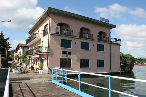 Clusane Hotel | Cozy Retreat at Albergo Ristorante Punta Dell'Est