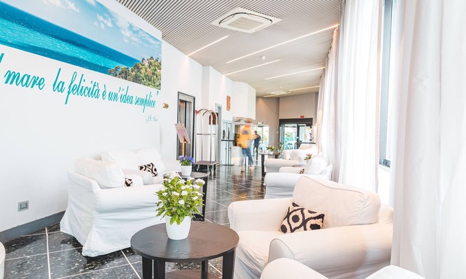 Chiavari Hotel | Discover Albergo Santa Maria: Family-Friendly Comfort Awaits