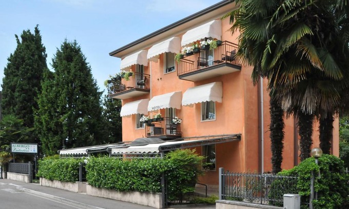 Peschiera del Garda Hotel | Discover Albergo Valentina: Pet-Friendly & Family Approved