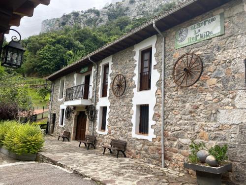 La Hermida House | Welcoming Albergue La HERMIDA: Ideal for Families and Pets