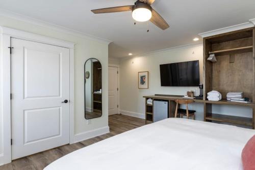Northeast Virginia Beach Hotel | Perfect Stay at Albermarle #202 - Child Friendly Retreat