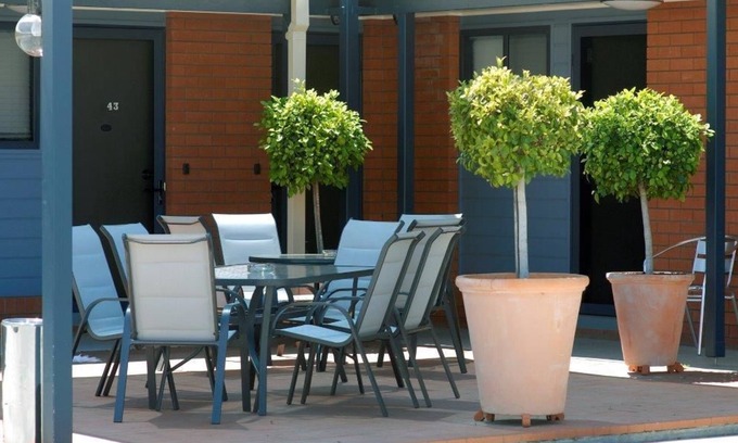 Moree Hotel | Albert Motel: 4-Star Retreat with Pool and Dining Options