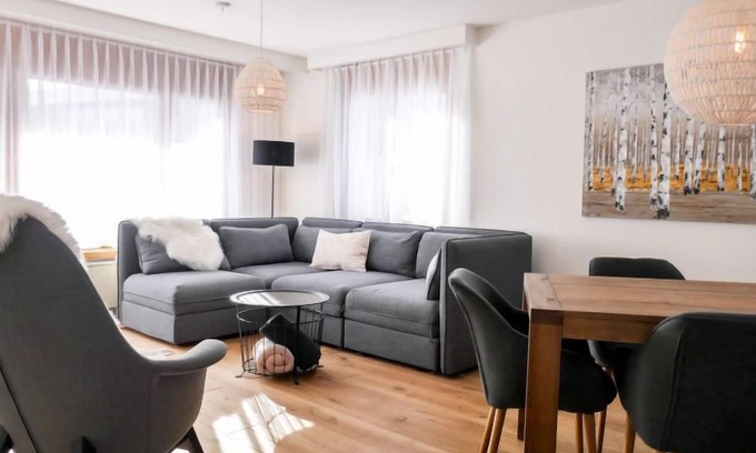 Davos Apartment | Guest Rated: Comfortable Albertistrasse Apt. 9 with Lake View