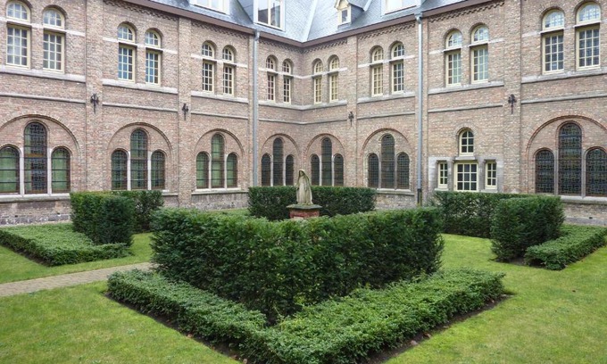 Ieper Apartment | Family-Friendly Stay at Albertushof - Rated 9.3/10!