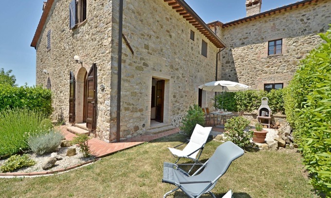 Roccalbegna Villa | Discover Albicocco: Family-Friendly Stay in Roccalbegna