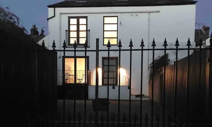 St Albans House | Albion Mills Amalgamation: Family-Friendly 4 Bed Retreat