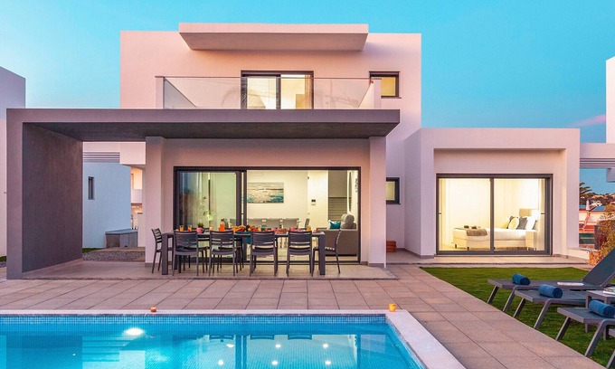 Castelo Villa | Albufeira: Heatable Pool, Games & BBQ