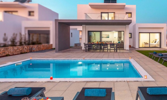 Castelo Villa | Albufeira: Heatable Pool, Games & BBQ