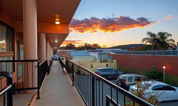 Albury Hotel | Discover Albury Winsor Park Motor Inn with Family Amenities