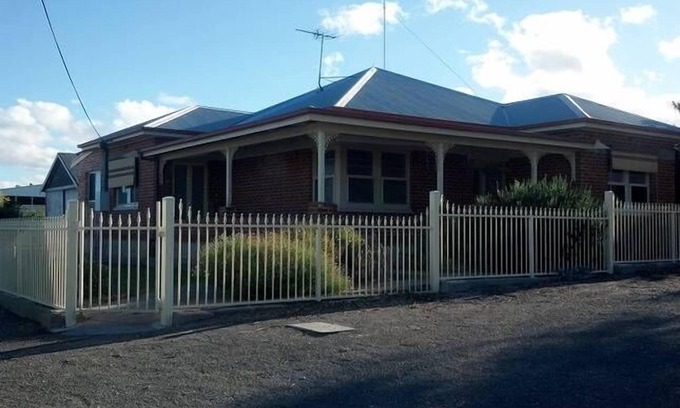 Dalrymple House | Ocean View Retreat at Alby's on Towler Street, Rated 9.6/10
