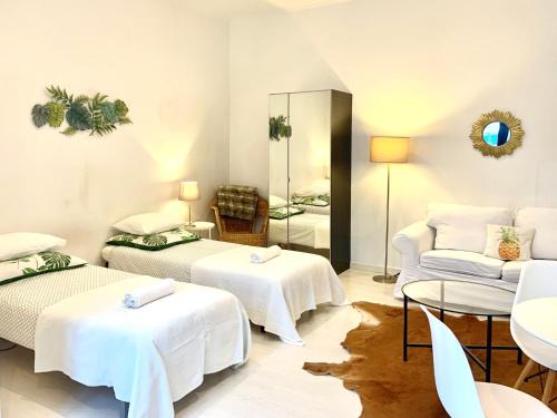 Santo Amaro Apartment | Inviting Alcântara Studio 15: Pet and Child Friendly Retreat