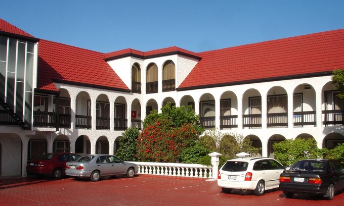 North Dunedin Hotel | Cozy Alcala Motel: Guest Rated 8.6 with Breakfast & Kitchen