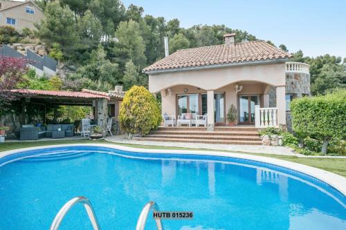 Corbera De Llobregat House | Relaxing Alcam Can Macia: Oceanfront Retreat for Families