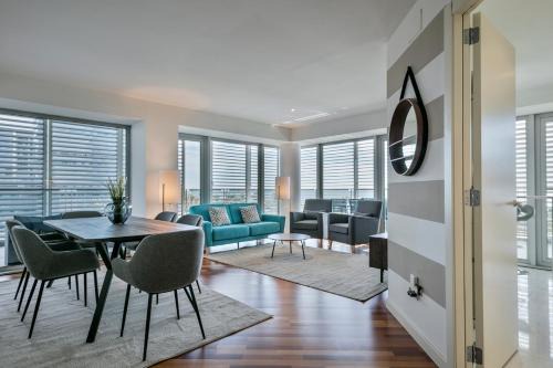 Diagonal Mar i el Front Maritim del Poblenou Apartment | Discover Alcam Llum Deluxe: Pet-Friendly Retreat with Pool
