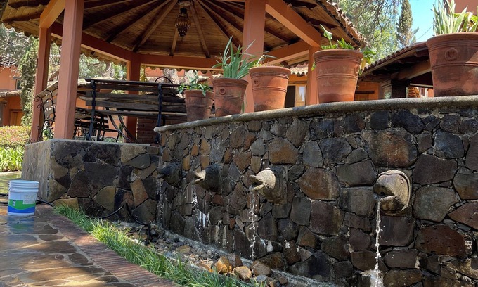 Mazamitla Cabin | Alcatraz Cabaña: Elegant Retreat with Gardens and Spa