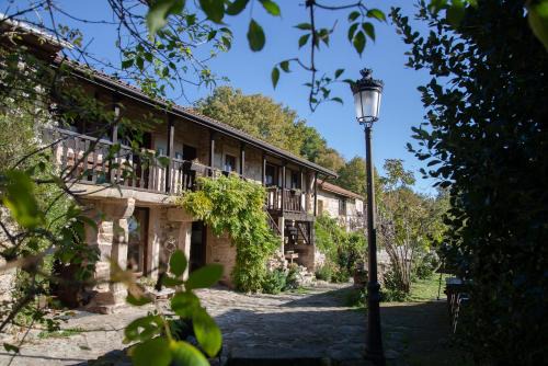 Rairiz de Veiga House | Pet-Friendly Aldea Rural Santo André with Top Guest Ratings