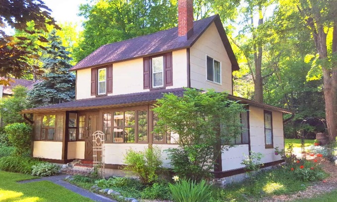 Alden House | Charming Alden Cottage: Steps from Torch Lake with Breakfast