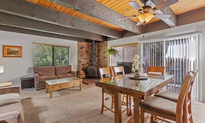 June Lake House | Pet-Friendly Alderman 2b Bungalow with Pool & Breakfast