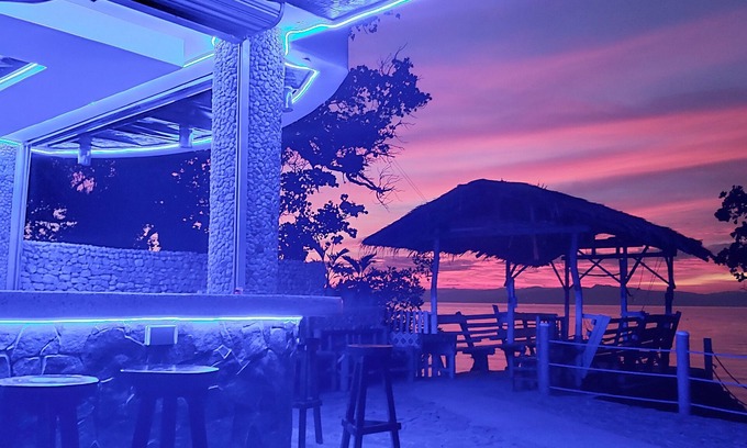 Alegria Hotel | Explore Alegria Dive Resort: Family-Friendly Getaway