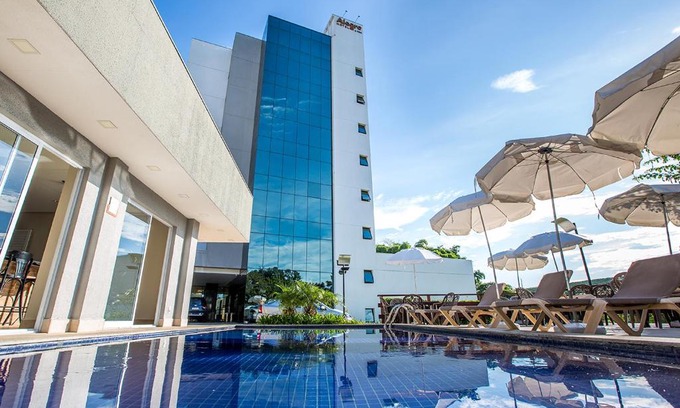Jarinu Hotel | Relax at Alegro Hotel: Poolside Dining & Great Reviews