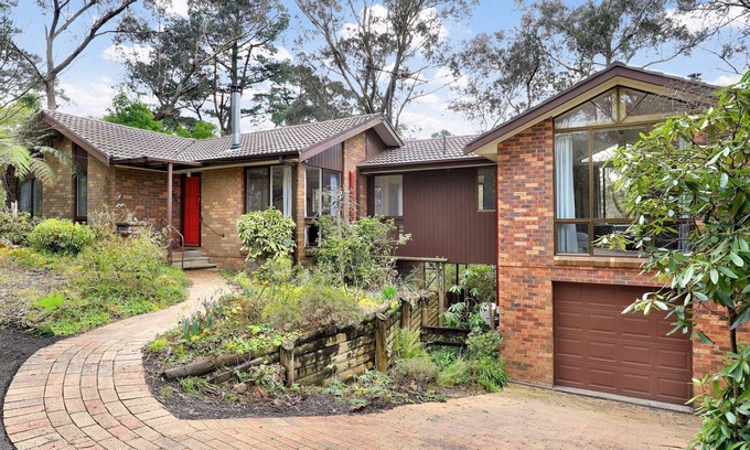 Blackheath House | Alencon: Home with 2 Fireplaces in a Scenic Bush Setting