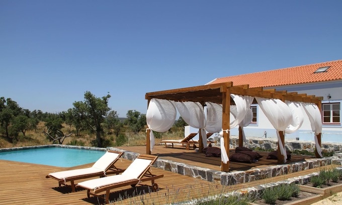 Santa Margarida da Serra Villa | Serene Villa with Pool Near Beaches in Alentejo