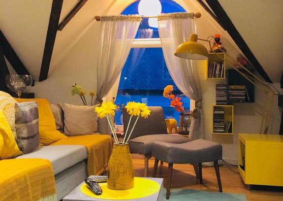 Alesund House | Cozy Ålesund Downtown Loft with Shared Bathroom Amenities