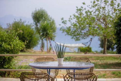 Messini Apartment | Idyllic Alethea's Sea View Apartment with Family & Pet Perks