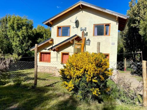 Villa Los Coihues House | Discover Alewekehue: Guest Rated 9/10 & Family-Friendly