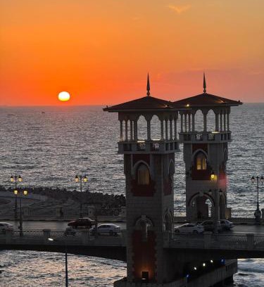 Ar-Raml 1 Apartment | ALEX BEACH - Apartment with direct sea view Stanley Bridge